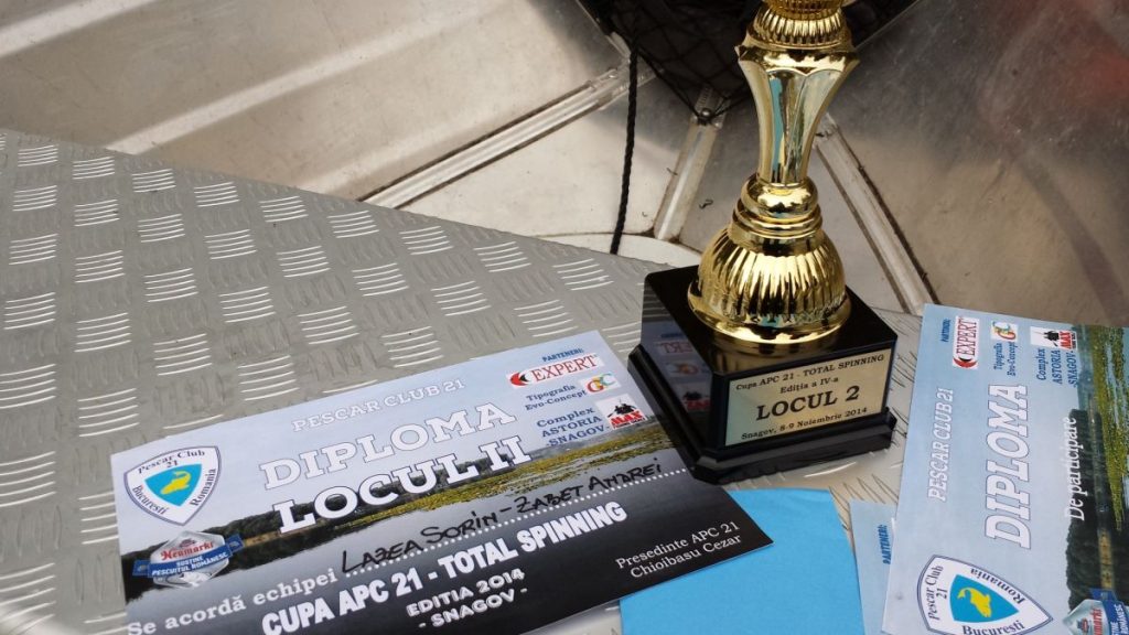 Podium pentru echipa2